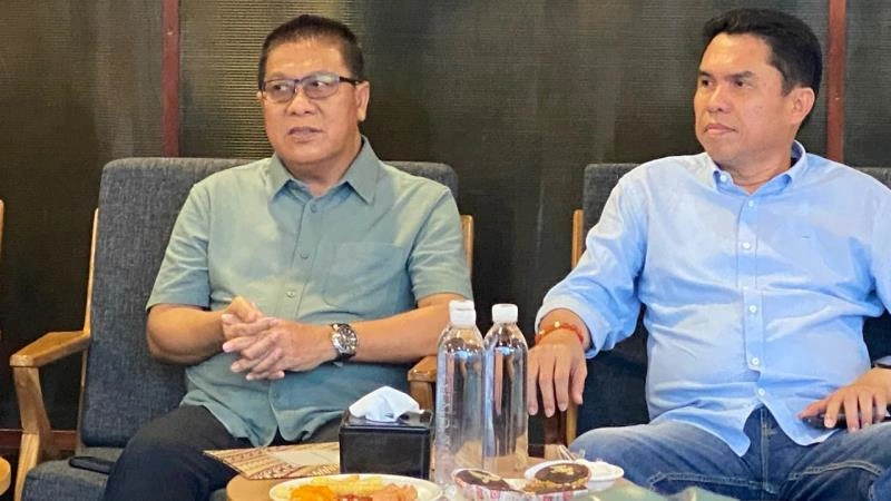Subandi (kiri) dan Sudarto disebut-sebut sebagai kandidat kuat dalam bursa pemilihan Ketua DPD Partai Golkar Kota Palangka Raya. (Anandri/Prokalteng.co)