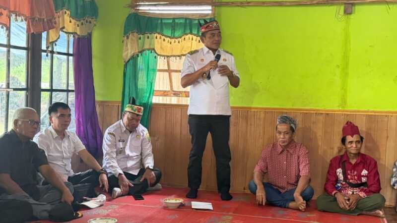Pemkab Barsel Apresiasi Pelestarian Ritual
Adat Pemugaran Rumah Tulang di Bipak Kali
