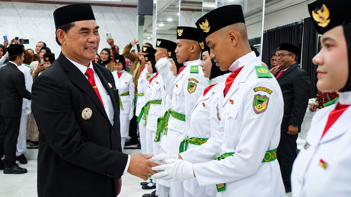 Siap Bertugas! Penuh Khidmat, Bupati Shalahuddin Kukuhkan Paskibraka Barito Utara