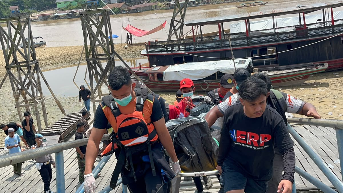 Usai Ditemukan, Korban Tenggelam di Pelabuhan Rambang Langsung Dimakamkan Keluarga