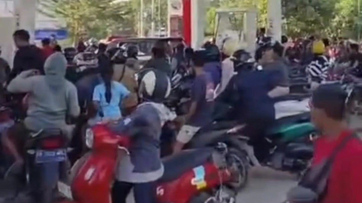 HET BBM Diterapkan, BBM Eceran di Lamandau Mendadak Langka, Warga Antre di SPBU