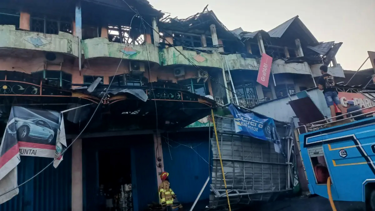 Kebakaran Pertokoan Amuntai! Empat Ruko Rusak Parah, Puluhan Juta Uang Terbakar